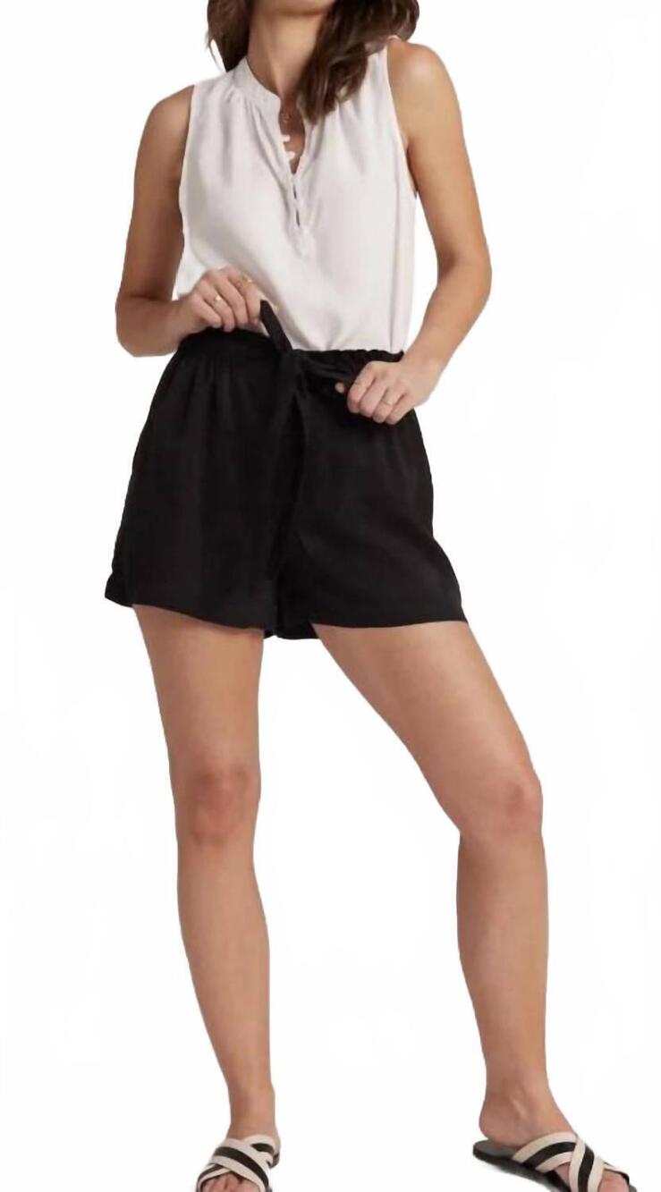 NEW BELLA DAHL kayla ruffle waist shorts in black
